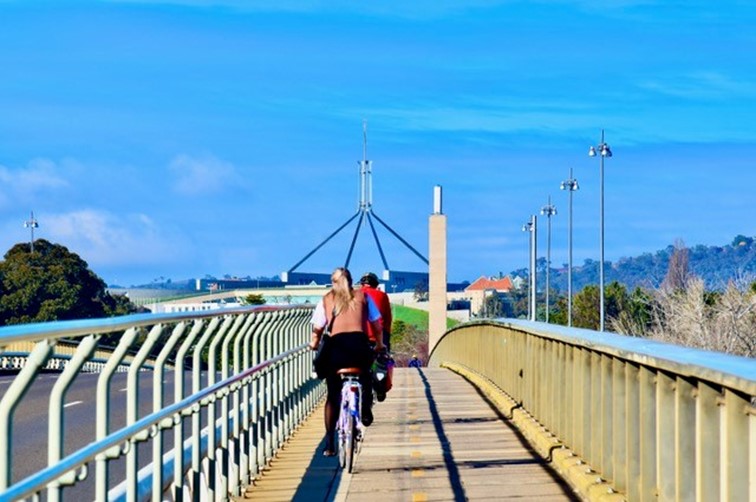 People cycling along Commonwealth Avenue Bridge