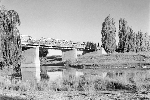 Old black and white photo of former Commonwealth Avenue Bridge and surrounds captured from the side