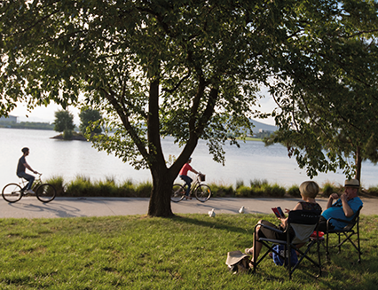 People enjoying the shores of Lake Burley Griffin, 2017